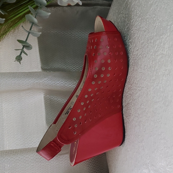Kenneth Cole Reaction Leather Red Wedge Peep Toe Slingback Sandals SIZE: 10M - Picture 3 of 16